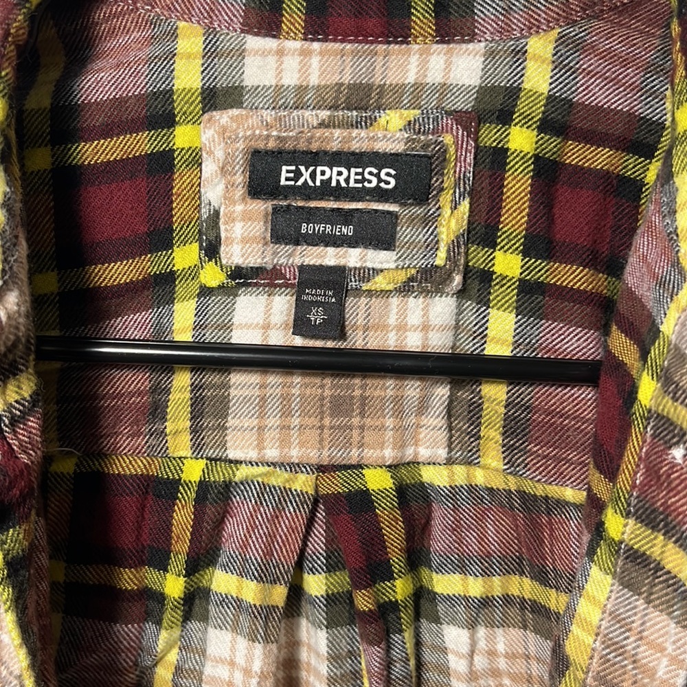 Express Button Up Top - Picture 2 of 3